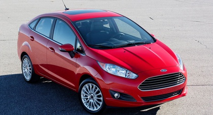Ford відкликає 45 000 автомобілів через те, що двері можуть відчинятися під час руху
