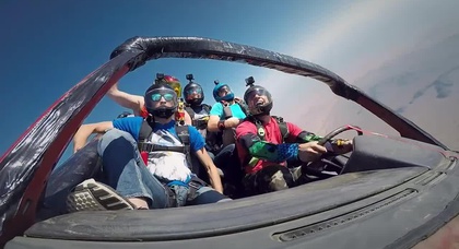 Американцы сбросили автомобиль с высоты 9000 метров