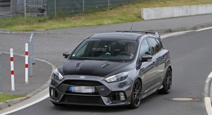 Ford вывел на тесты спецверсию Focus RS и новый Fiesta ST