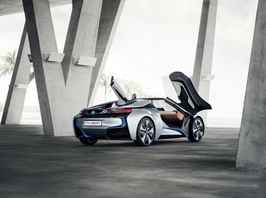 Bmw Sorvyot Kryshu U Sportgibrida I8