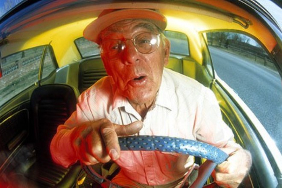 ГАИ ищет знак для водителей-пенсионеров