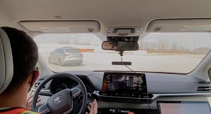 Toyota showed the technology of contactless towing, when one driver controls several cars at the same time