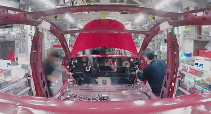 Видео: сборка салона Tesla Model 3 за 50 секунд