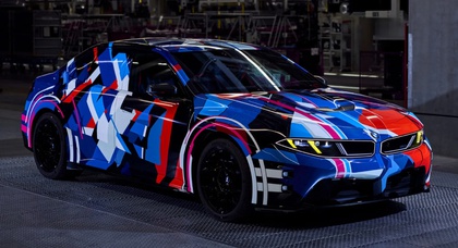BMW показала новий M3 EV на тлі мільйонного ювілею M GmbH