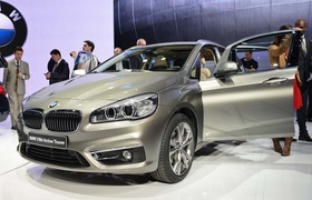 Переднеприводная BMW показалась на публике (видео)