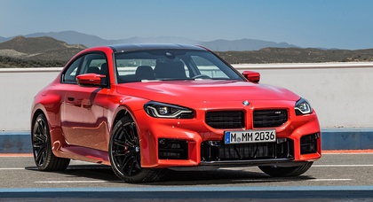 The all-new BMW M2 debuts with 460 hp six-cylinder in-line engine, an optionally available six-speed manual gearbox and rear-wheel drive
