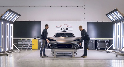 La production de la voiture de route Mercedes-AMG la plus rapide d'une valeur de plus de 2 millions d'euros a commencé