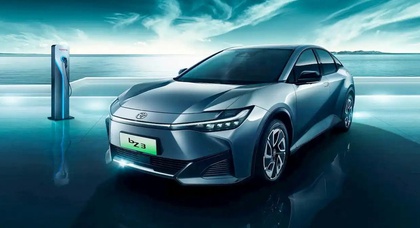 La nouvelle berline électrique bZ3 de Toyota commence à être produite en Chine, à partir de 27 000 $