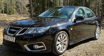 One of the 451 ever produced Saab 9-3 Aero Turbo4 up for auction 