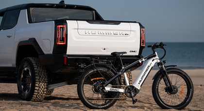 GMC and Recon introduced a $3,999 Hummer electric all-wheel bike that can speed of up to 28 mph (45 km/h)