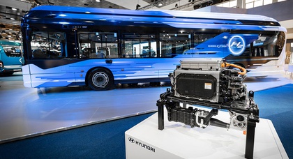 Iveco E-Way H2 is a 12-meter low-floor city bus capable for both hydrogen refueling and plug-in battery charging