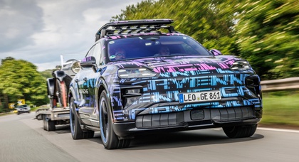 Porsche unveiled the Cayenne Electric with original camouflage