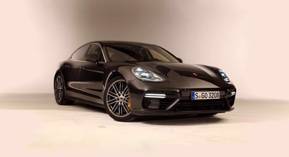 Новый Porsche Panamera рассекретили за неделю до премьеры