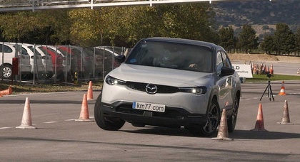 Видео: как электрический кроссовер Mazda MX-30 прошел «лосиный тест»