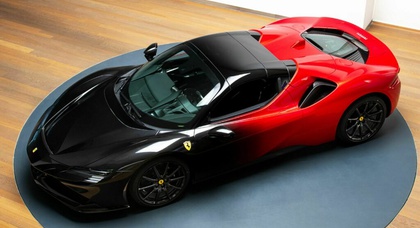 La Ferrari SF90 Spider se pare d'une étonnante peinture dégradée dans un design sur mesure
