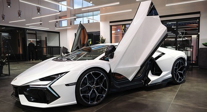 Lamborghini waits to see if synthetic fuel has a future before retiring internal combustion supercars
