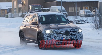 Mercedes-Benz GLB refresh spotted in testing, expected to offer new infotainment and hybrid powertrain options