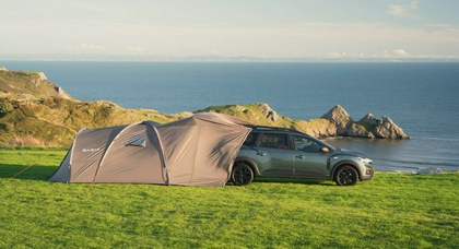Dacia introduces adventure accessories: Turn your car into a camping oasis with the new tailgate tent