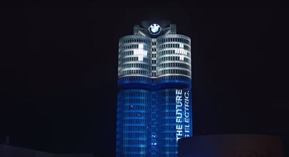 BMW превратила свою штаб-квартиру в огромную «батарейку»