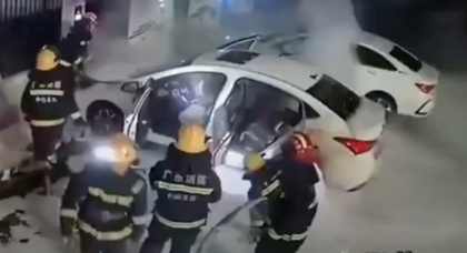 В Китае у электромобиля на зарядной станции взорвалась батарея