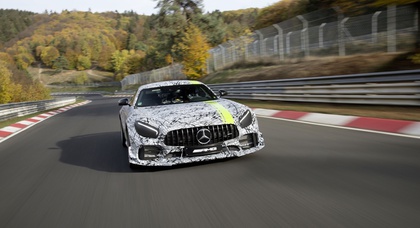 Mercedes-Benz анонсировал премьеру купе AMG GT R Pro 