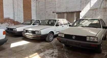 Zeitkapsel: Brandneue 2012 VW Santana Limousinen verlassen in chinesischem Lagerhaus gefunden