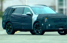 2024 Kia Sorento Facelift Spotted Concealing New Headlight Design