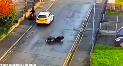 A scooter rider who attacked a police car was caught by karma immediately - video