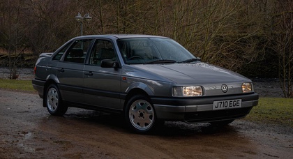 Volkswagen Passat B3 with a mileage of 1273 km goes on sale in the UK