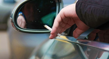 Народные депутаты хотят запретить водителям курить за рулем