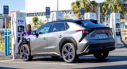Toyota adopte la norme de charge NACS de Tesla 