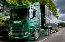 Der solarbetriebene" Lkw von Scania kann bis zu 10.000 km von der Sonne angetrieben werden