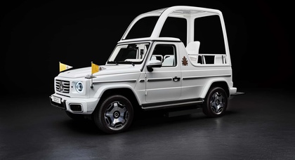 Pope Francis received the first Mercedes-Benz electric "Papamobile"