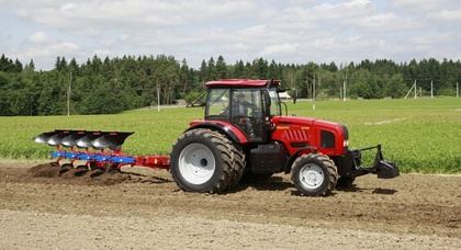В Минске всего за $5 можно поучаствовать в сборке трактора «Беларус»
