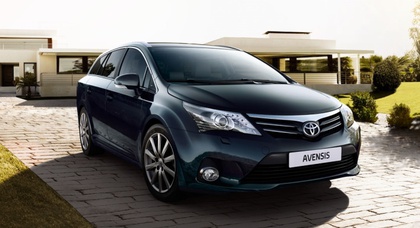 Toyota Auris, Corolla и Avensis 2015 года в наличии