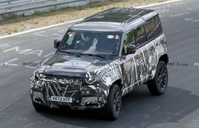 Le Land Rover Defender SVX va rivaliser avec la Mercedes-AMG G63. Prototype repéré au Nürburgring