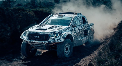 Ford se prépare à participer au Rallye Dakar avec le Ranger Raptor T1+, un véhicule très agressif.