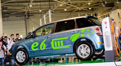 BYD на SIA 2012 — новый седан G6 и самый электрокаристый электрокар E6