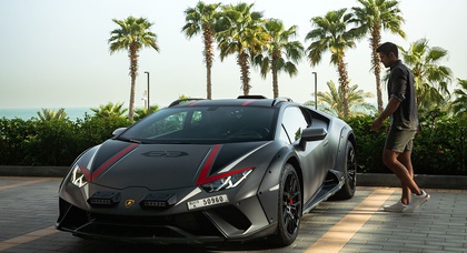 Lamborghini heeft een lijn strandkleding en accessoires aangekondigd. De goedkoopste handdoek kost $190