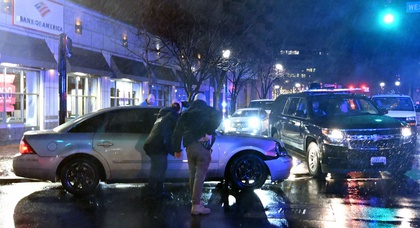 Ford Five Hundred врезался во внедорожник из кортежа президента Байдена