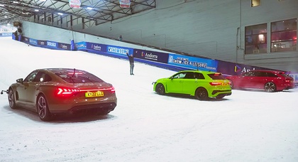 Le RS E-Tron GT tout électrique d'Audi surpasse les RS3 et RS6 dans une course de dragsters enneigée