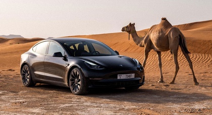 Tesla partage de rares photos de voitures testées thermiquement à Dubaï
