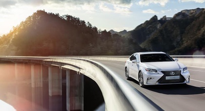 ОБНОВЛЕННЫЙ БИЗНЕС СЕДАН LEXUS  ES 250 УЖЕ В УКРАИНЕ