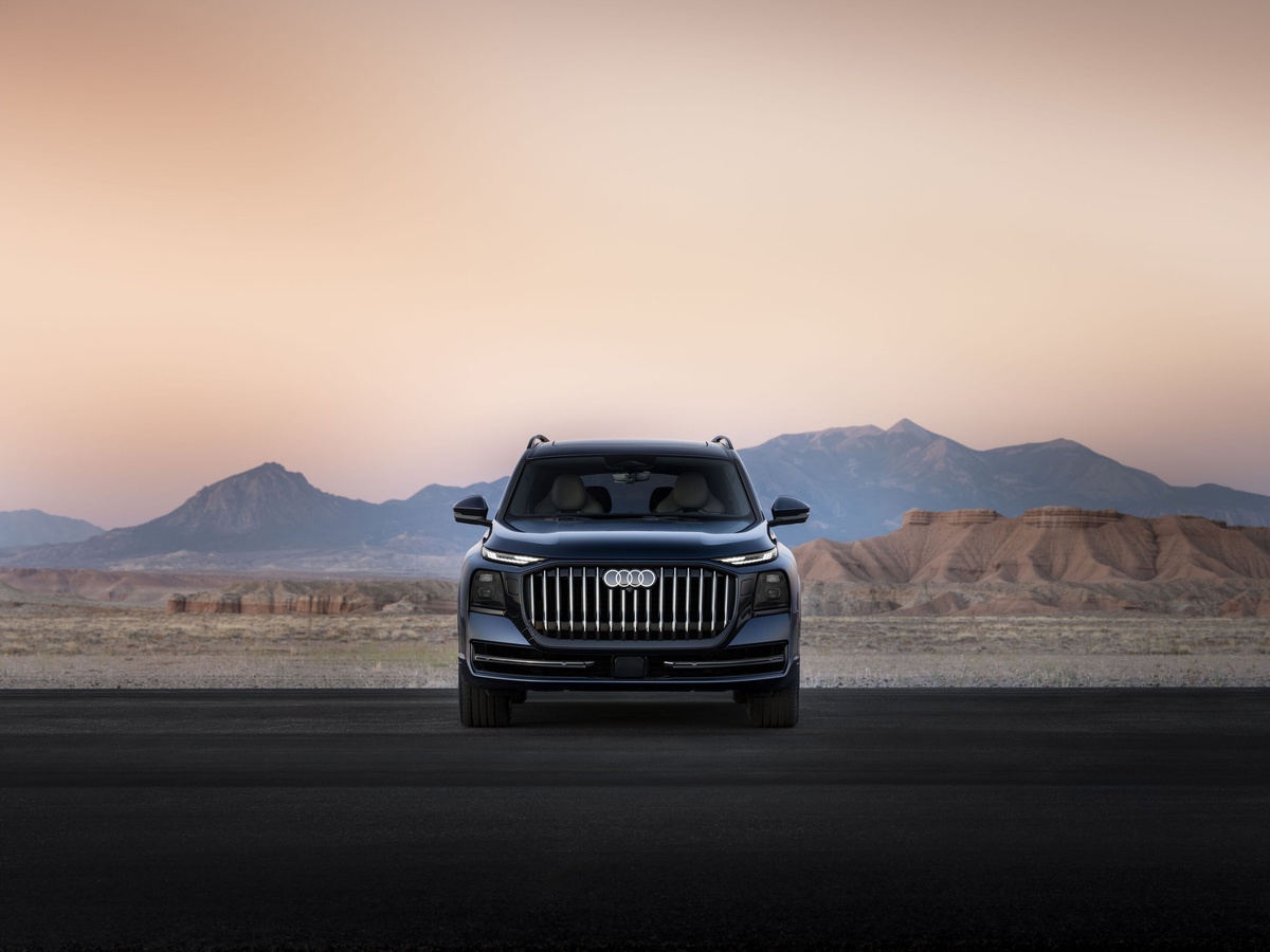 Audi Q9 вид спереди с матричными фарами