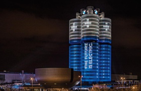 Построена для будущего: штаб-квартира BMW Group в Мюнхене отмечает 50-летний юбилей.