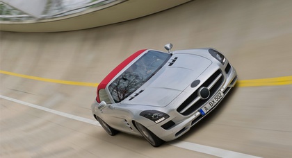 Mercedes-Benz рассекретил родстер SLS AMG