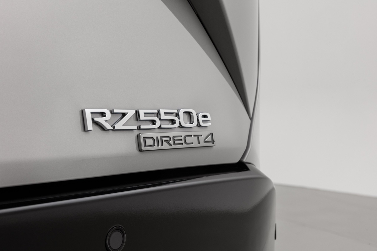 Шильдик RZ550e DIRECT4