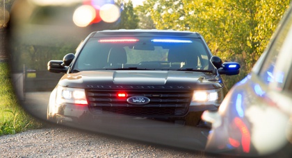 Полицейский Ford оснастили незаметными «мигалками» (видео)