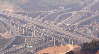 В Китае построили 5-уровневую транспортную развязку