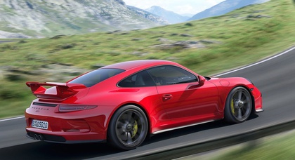 Porsche оставила марке Acura послание в моторном отсеке 911 GT3